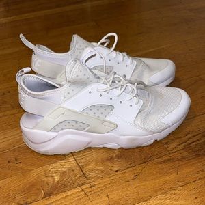 White Nike Huarache — Men’s Size 12